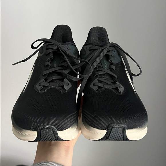 Worn once Altra torin 8 running shoe sneaker black and cream white size 7 wide - Picture 2 of 10